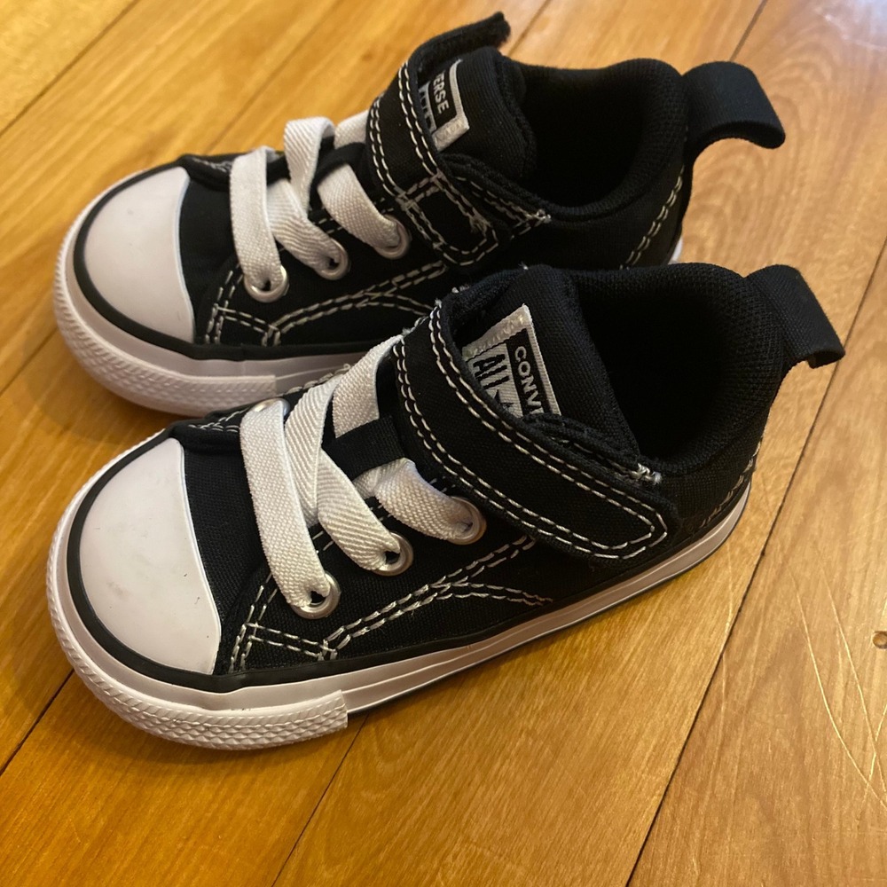 Kids Converse All Star Chuck‎ Taylor Black White Hook & Loop Strap Shoes Size 4 - Picture 2 of 6